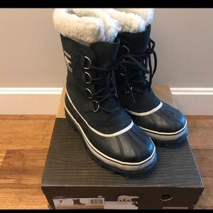 SOREL CARIBOU SZ 7 but fits like a 71/2 or 8